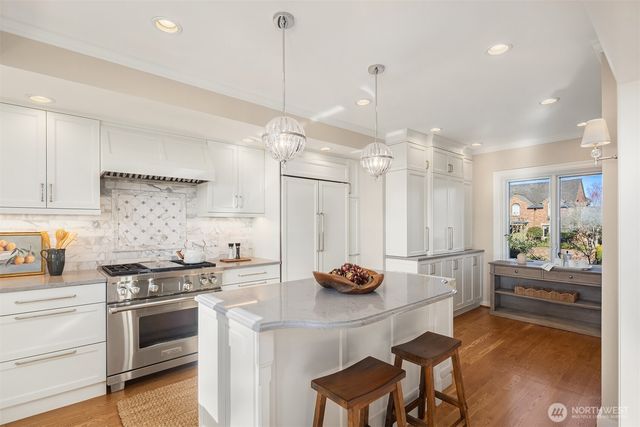 2519 Crestmont Place W, Seattle, WA 98199