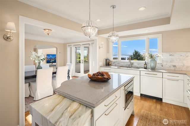 2519 Crestmont Place W, Seattle, WA 98199