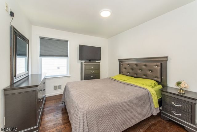 543 Livingston St, Elizabeth City, NJ 07206