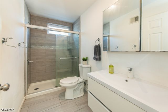 543 Livingston St, Elizabeth City, NJ 07206