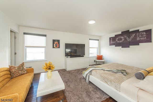 543 Livingston St, Elizabeth City, NJ 07206