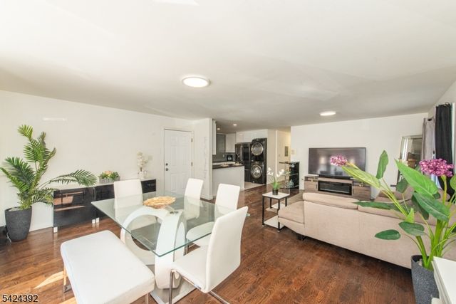 543 Livingston St, Elizabeth City, NJ 07206