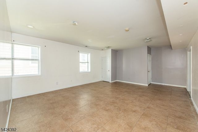 543 Livingston St, Elizabeth City, NJ 07206