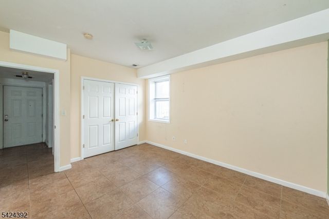 543 Livingston St, Elizabeth City, NJ 07206