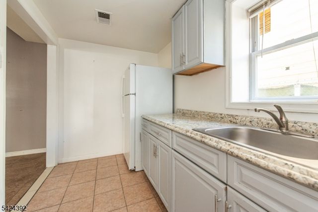 543 Livingston St, Elizabeth City, NJ 07206