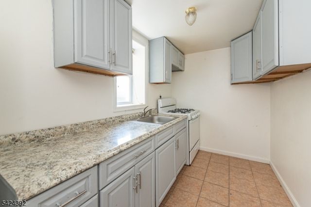 543 Livingston St, Elizabeth City, NJ 07206