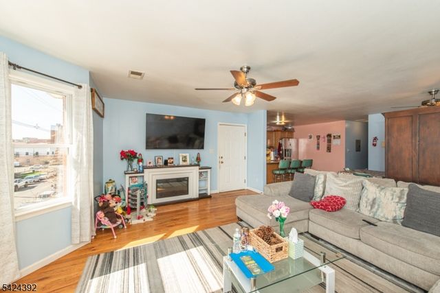 543 Livingston St, Elizabeth City, NJ 07206