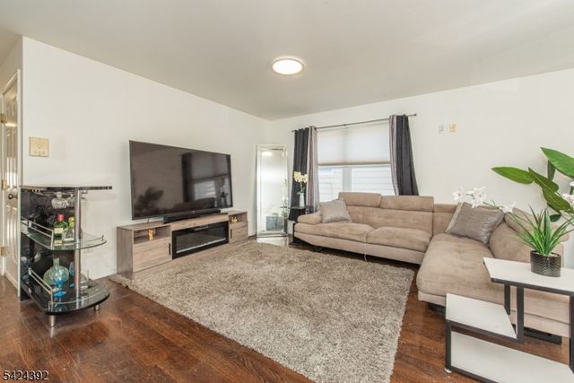 543 Livingston St, Elizabeth City, NJ 07206