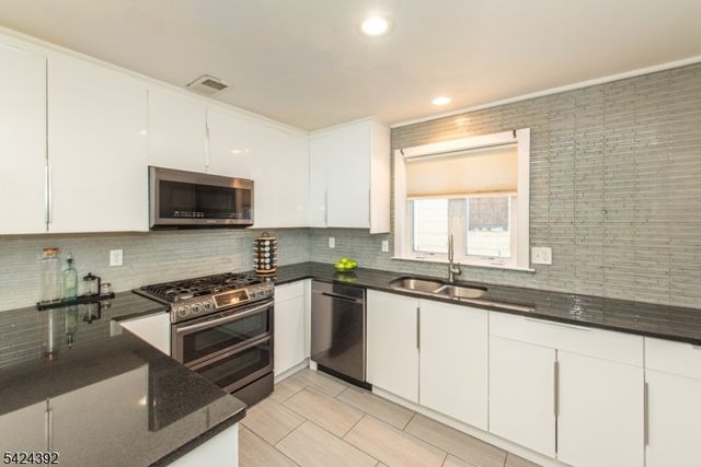 543 Livingston St, Elizabeth City, NJ 07206