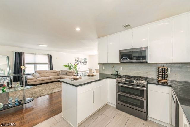 543 Livingston St, Elizabeth City, NJ 07206