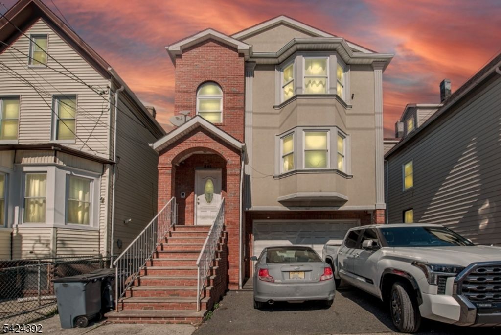 543 Livingston St, Elizabeth City, NJ 07206