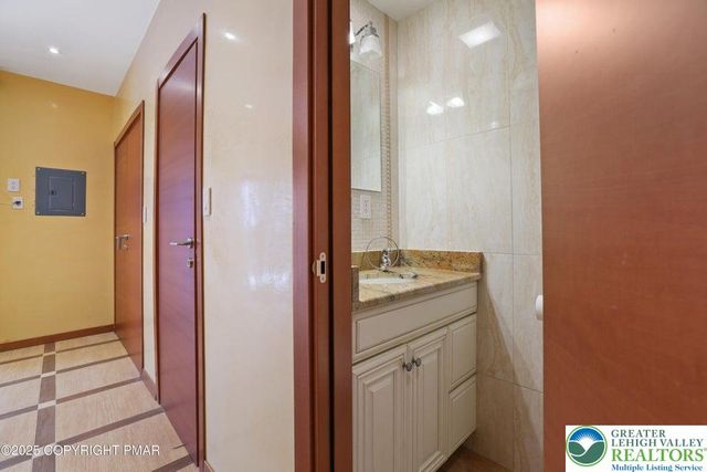 298 Overlook Way, Jackson Twp, PA 18372