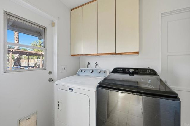 558 E El Norte Parkway, Escondido, CA 92026