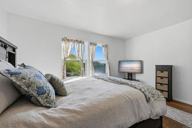 558 E El Norte Parkway, Escondido, CA 92026