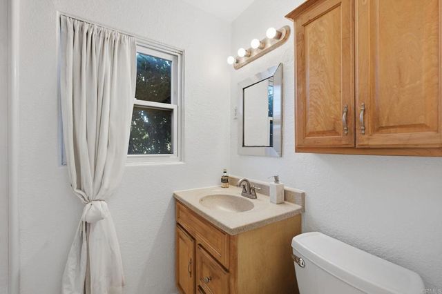 558 E El Norte Parkway, Escondido, CA 92026