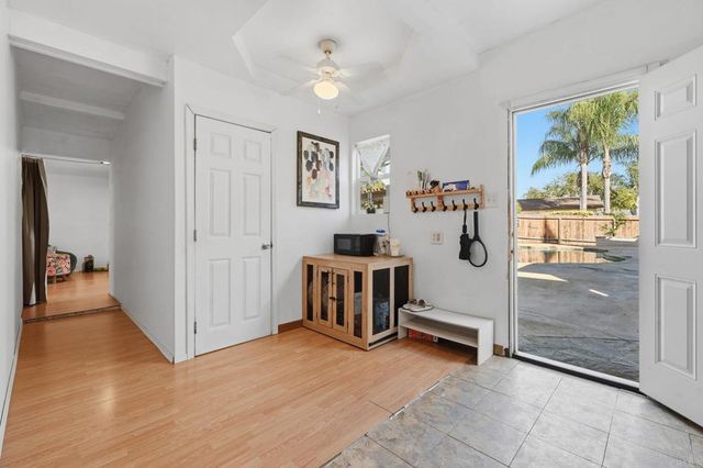 558 E El Norte Parkway, Escondido, CA 92026