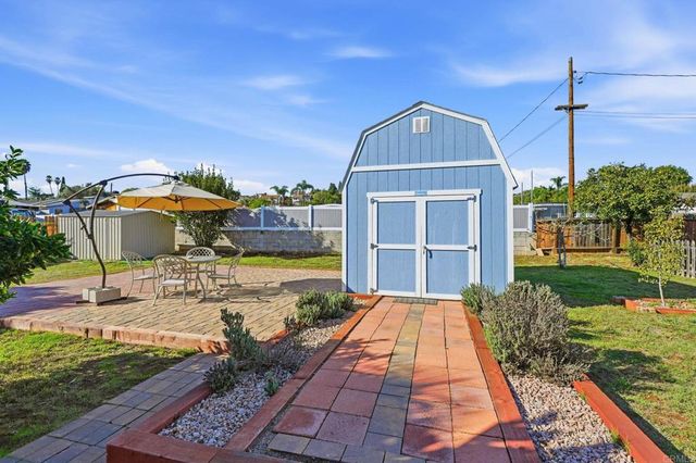 558 E El Norte Parkway, Escondido, CA 92026