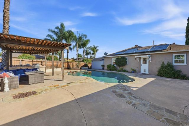 558 E El Norte Parkway, Escondido, CA 92026