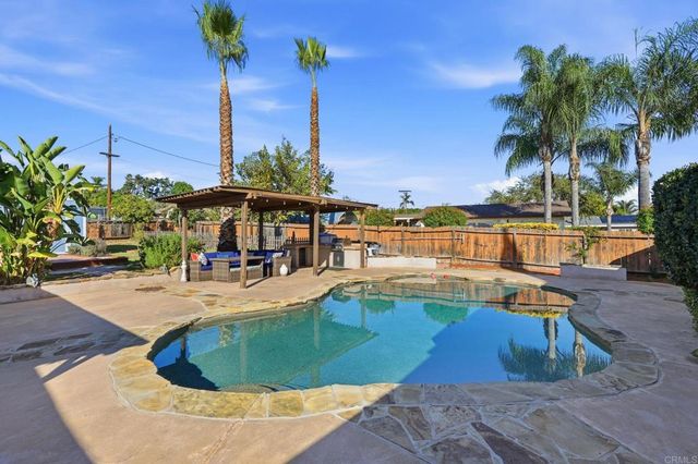 558 E El Norte Parkway, Escondido, CA 92026