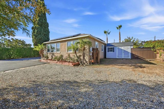 558 E El Norte Parkway, Escondido, CA 92026