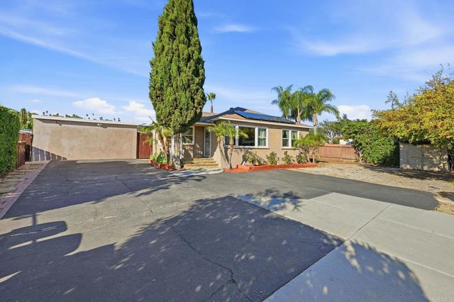 558 E El Norte Parkway, Escondido, CA 92026
