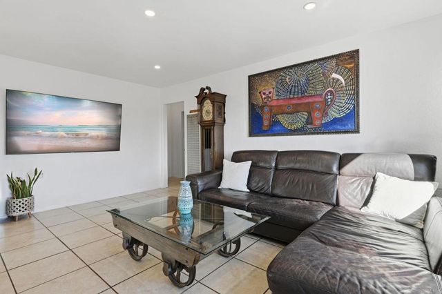 558 E El Norte Parkway, Escondido, CA 92026