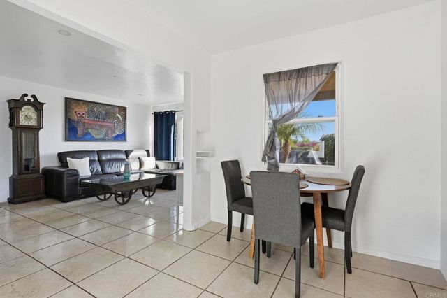 558 E El Norte Parkway, Escondido, CA 92026