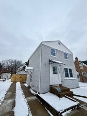 2227 S 16th Avenue, Broadview, IL 60155