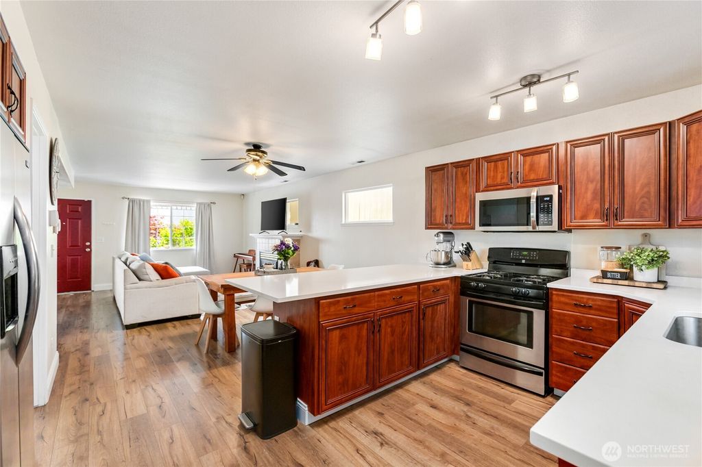 Image 12 of property listing at 3964 Broadmoor Loop NE, Bremerton, WA 98310