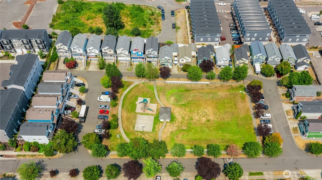 Image 29 of property listing at 3964 Broadmoor Loop NE, Bremerton, WA 98310