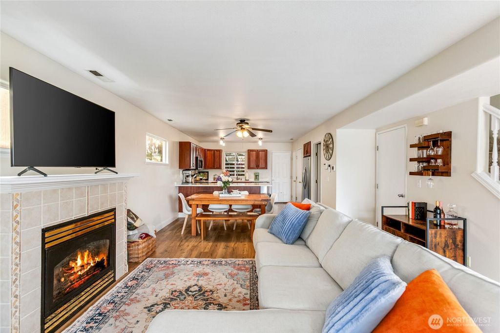 Image 4 of property listing at 3964 Broadmoor Loop NE, Bremerton, WA 98310