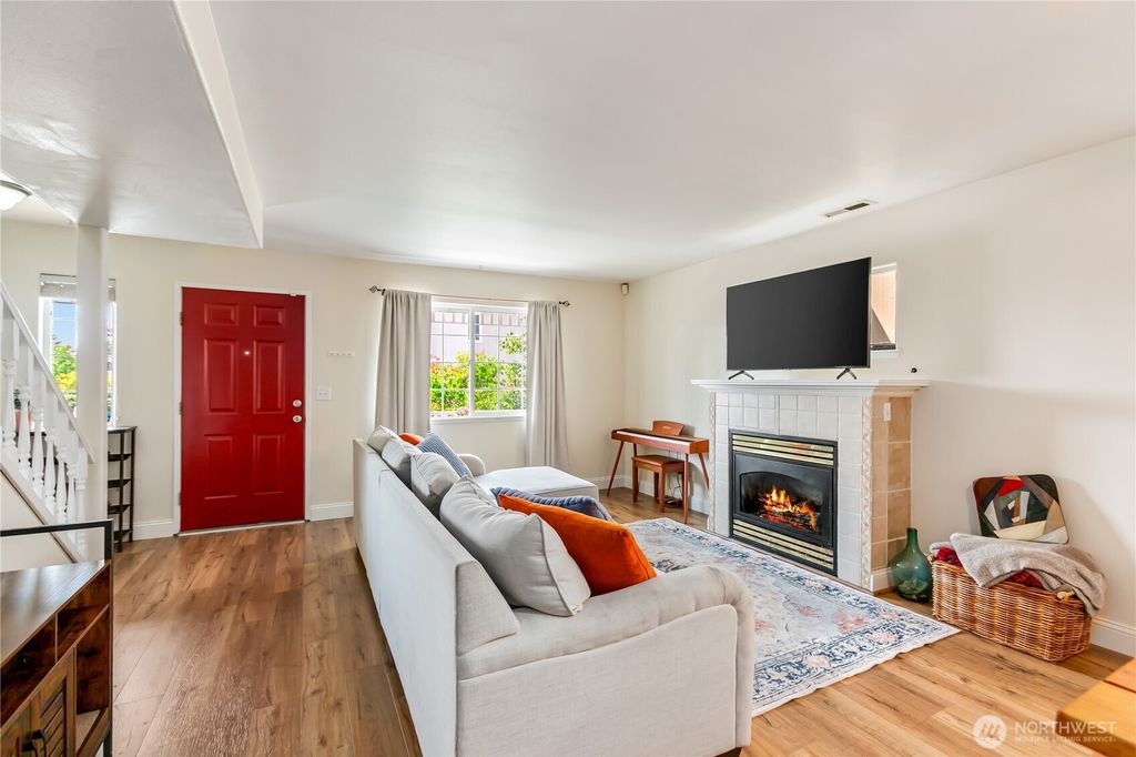 Image 6 of property listing at 3964 Broadmoor Loop NE, Bremerton, WA 98310
