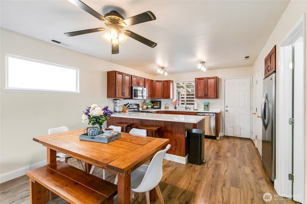 Image 8 of property listing at 3964 Broadmoor Loop NE, Bremerton, WA 98310