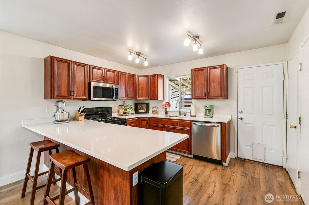 Image 9 of property listing at 3964 Broadmoor Loop NE, Bremerton, WA 98310
