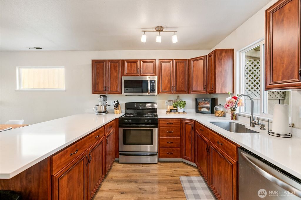 Image 10 of property listing at 3964 Broadmoor Loop NE, Bremerton, WA 98310