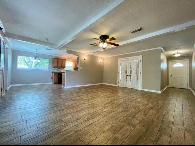8706 Collingsdale Road, La Porte, TX 77571