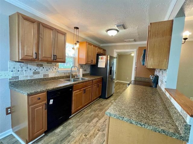 8706 Collingsdale Road, La Porte, TX 77571