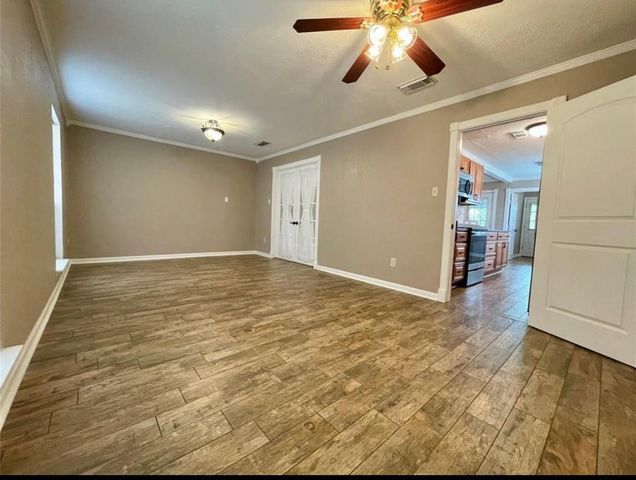 8706 Collingsdale Road, La Porte, TX 77571