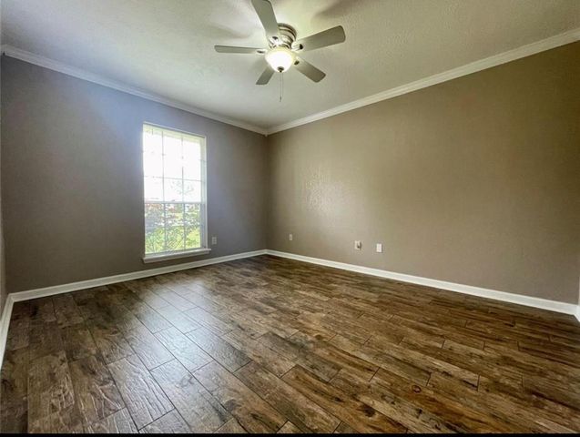 8706 Collingsdale Road, La Porte, TX 77571