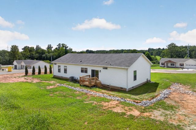 2510 River Ranch Dr, Cookeville, TN 38501