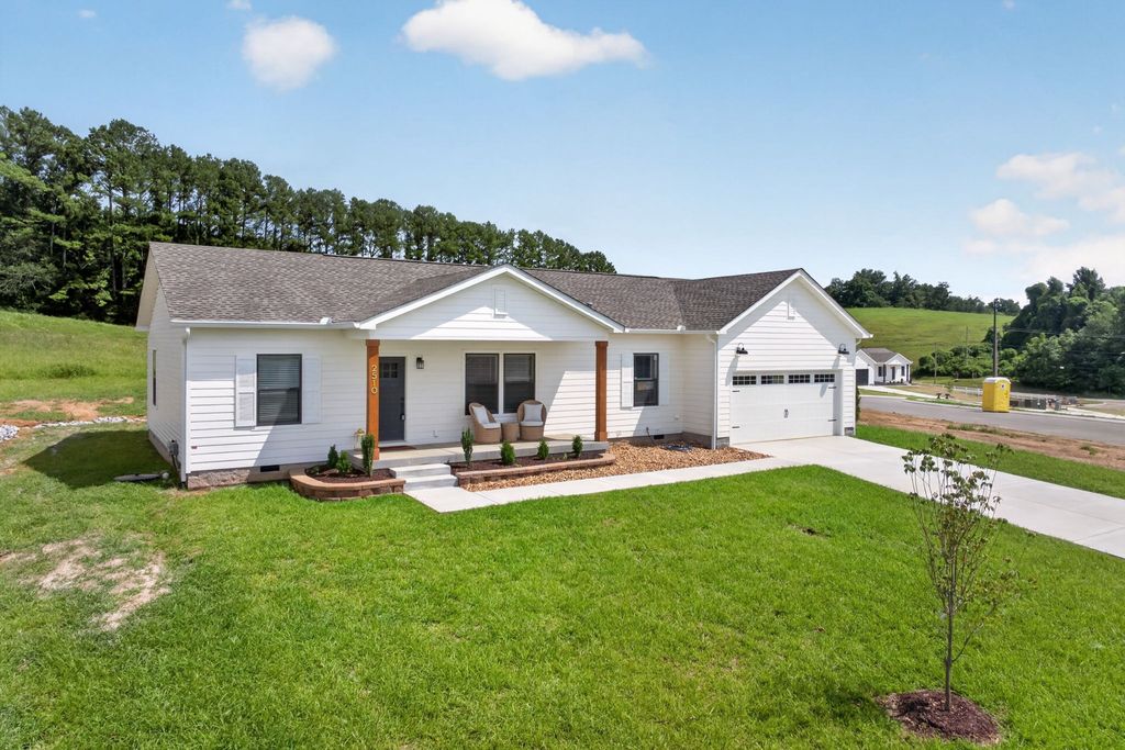2510 River Ranch Dr, Cookeville, TN 38501