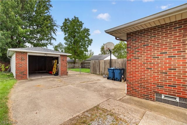 1327 W 26th Street, Lorain, OH 44052