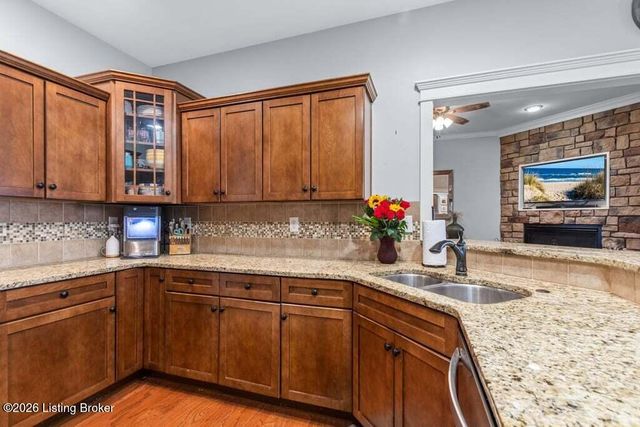 162 River Falls Dr, Mt Washington, KY 40047