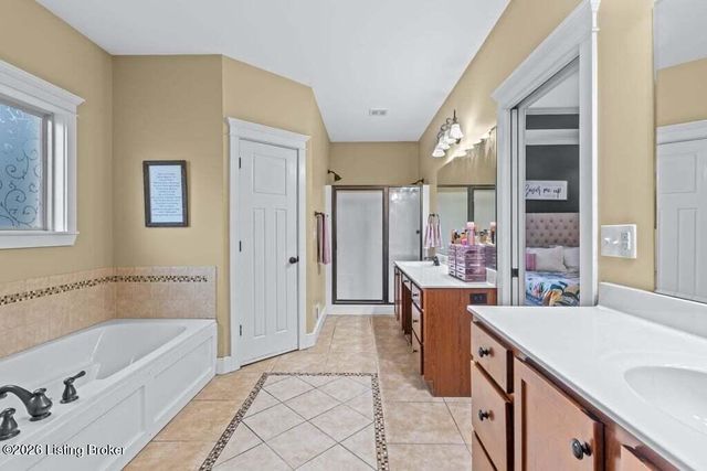 162 River Falls Dr, Mt Washington, KY 40047