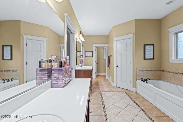 162 River Falls Dr, Mt Washington, KY 40047