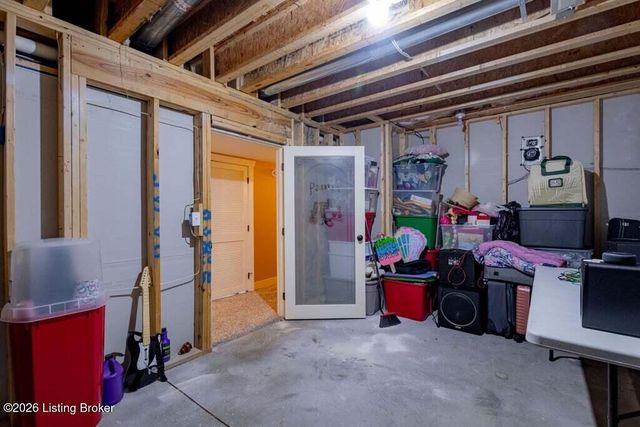 162 River Falls Dr, Mt Washington, KY 40047