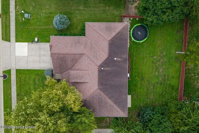 162 River Falls Dr, Mt Washington, KY 40047