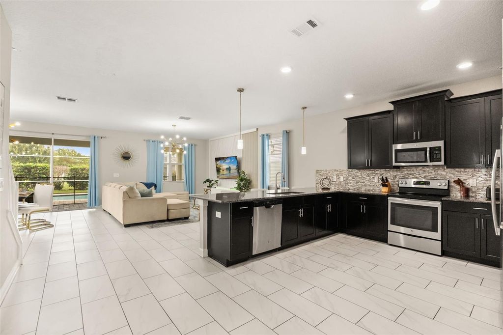 Image 12 of property listing at 9041 HAZARD STREET, Davenport, FL 33896