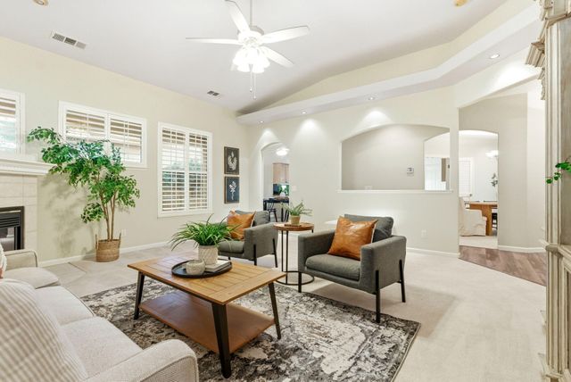 2467 Presidential Drive, Tulare, CA 93274