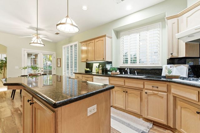 2467 Presidential Drive, Tulare, CA 93274